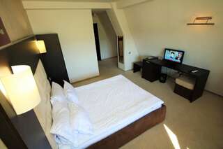 Курортные отели Forest Retreat&Spa Oveselu Номер с кроватью размера «king-size» и бесплатным доступом в оздоровительный центр-4